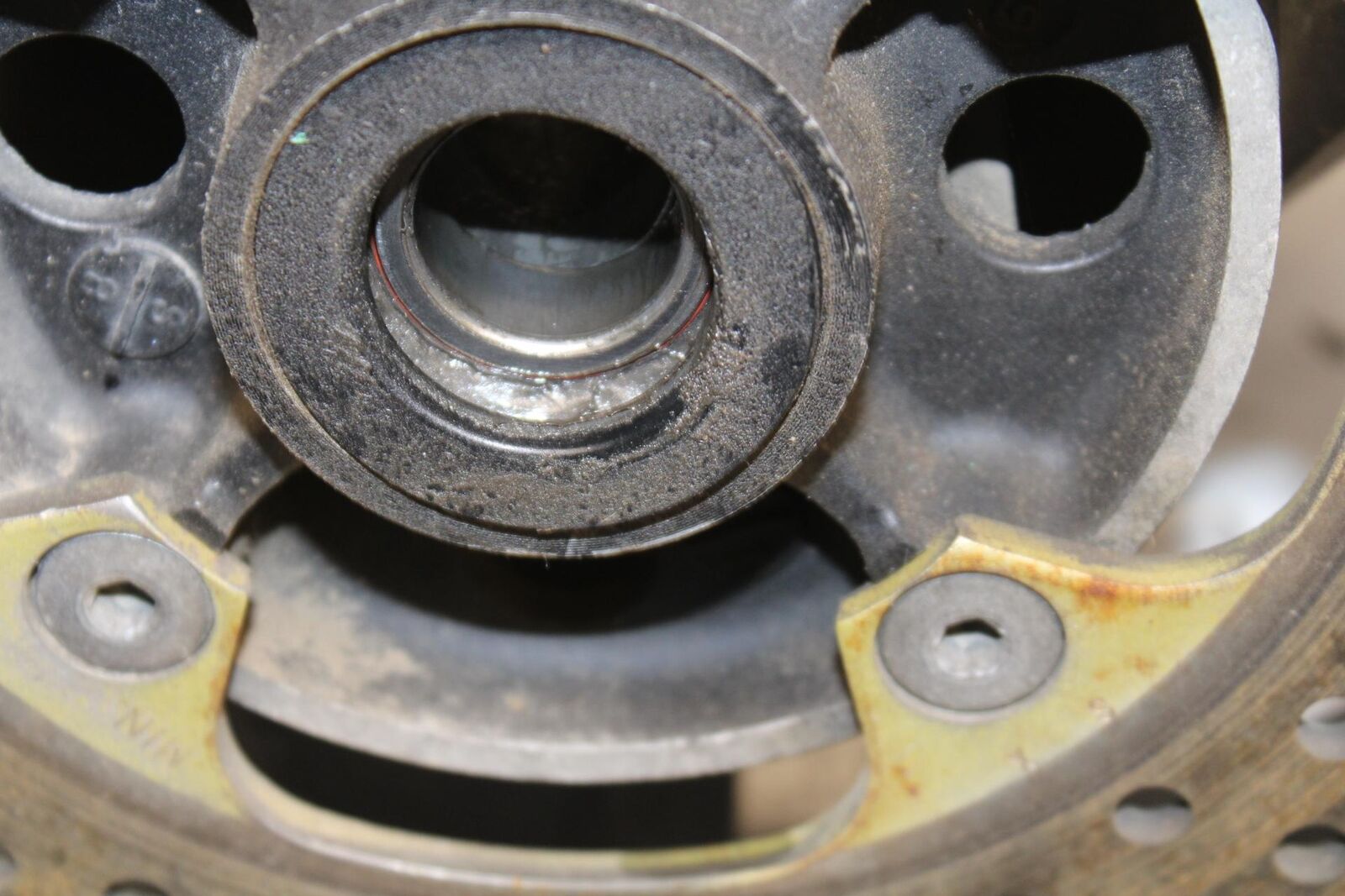 2000 Kawasaki Ninja ZX12R ZX1200A REAR ROTOR AND WHEEL RIMBRAKE DISC  BB565