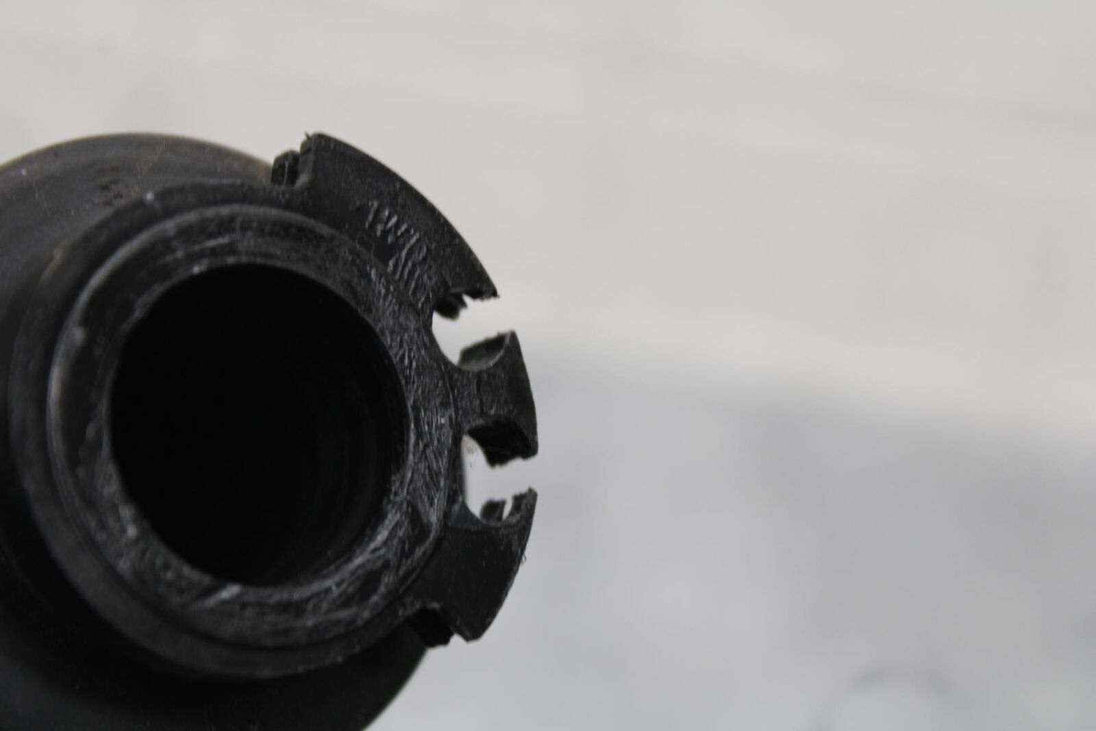 19-21 YAMAHA YZF R3 RIGHT THROTTLE GRIP BB588