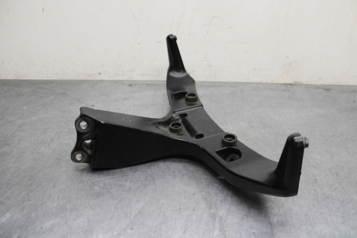 03-04 HONDA CBR600RR UPPER FAIRING MIRROR GAUGES STAY BRACKET BB127