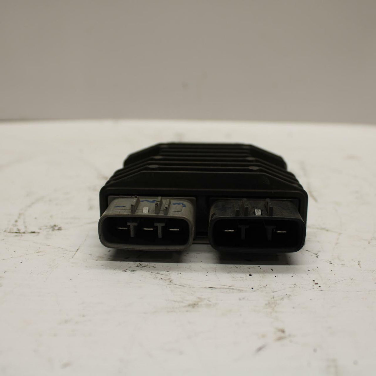99 YAMAHA YZF R6 RECTIFIER VOLTAGE REGULATOR 4JH-81960-01-00 BB246