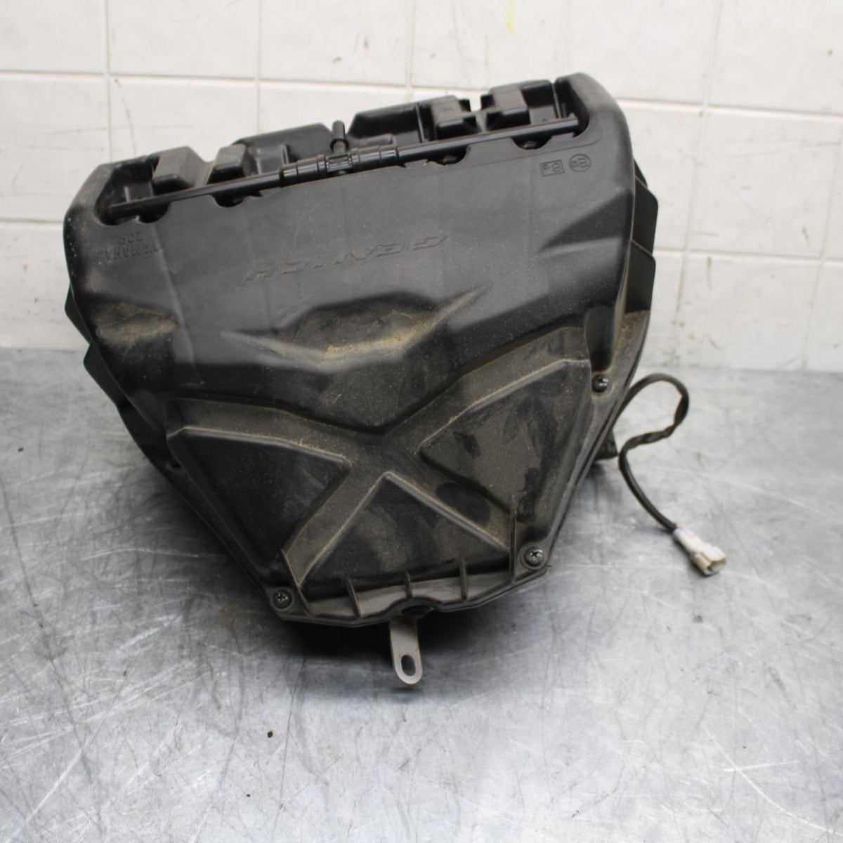 18 YAMAHA YZF R1  AIRBOX AIR INTAKE FILTER BOX BB473