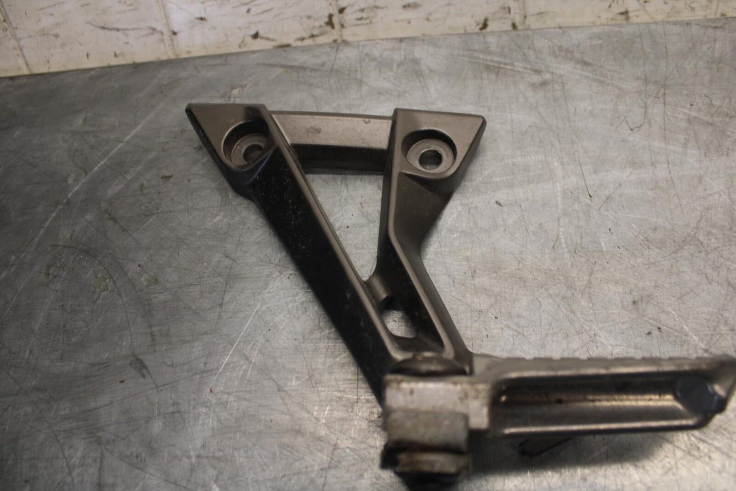 2015 Kawasaki Ninja 300 EX300B ABS LEFT REAR BACK PASSENGER PEG BRACKET BB518