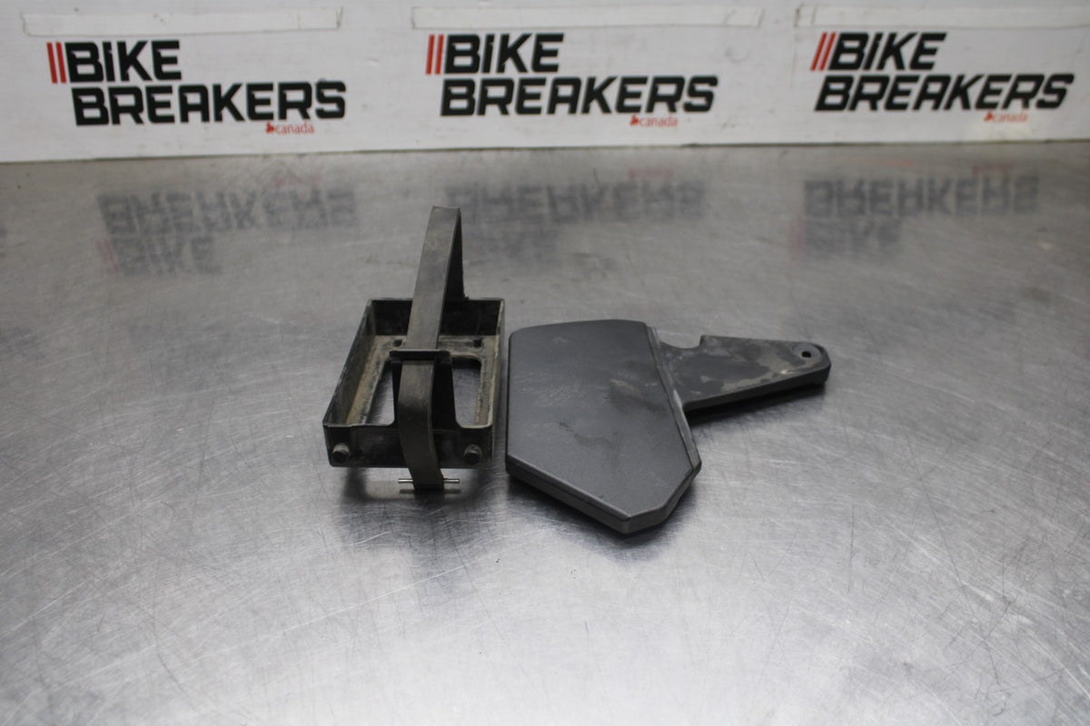 08 KAWASAKI NINJA ZX10R BATTERY TRAY PLASTIC / COVER BB932
