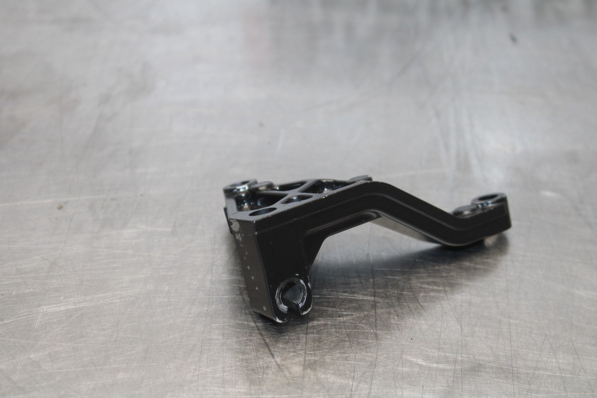 08 KAWASAKI NINJA ZX10R CLUTCH CABLE HOLDER MOUNT STAY BRACKET BB902
