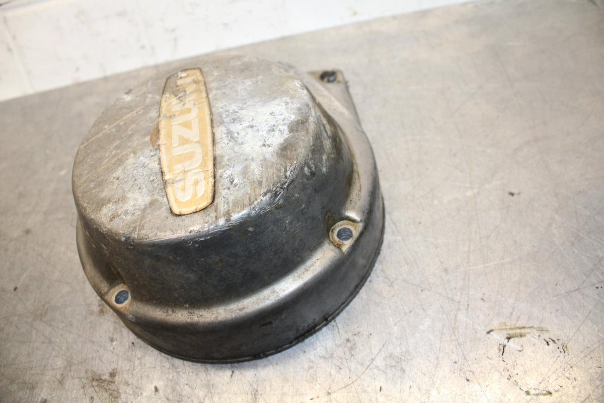 75 SUZUKI GT 550 STATOR MAGNETO ALTERNATOR GENERATOR COVER BB72