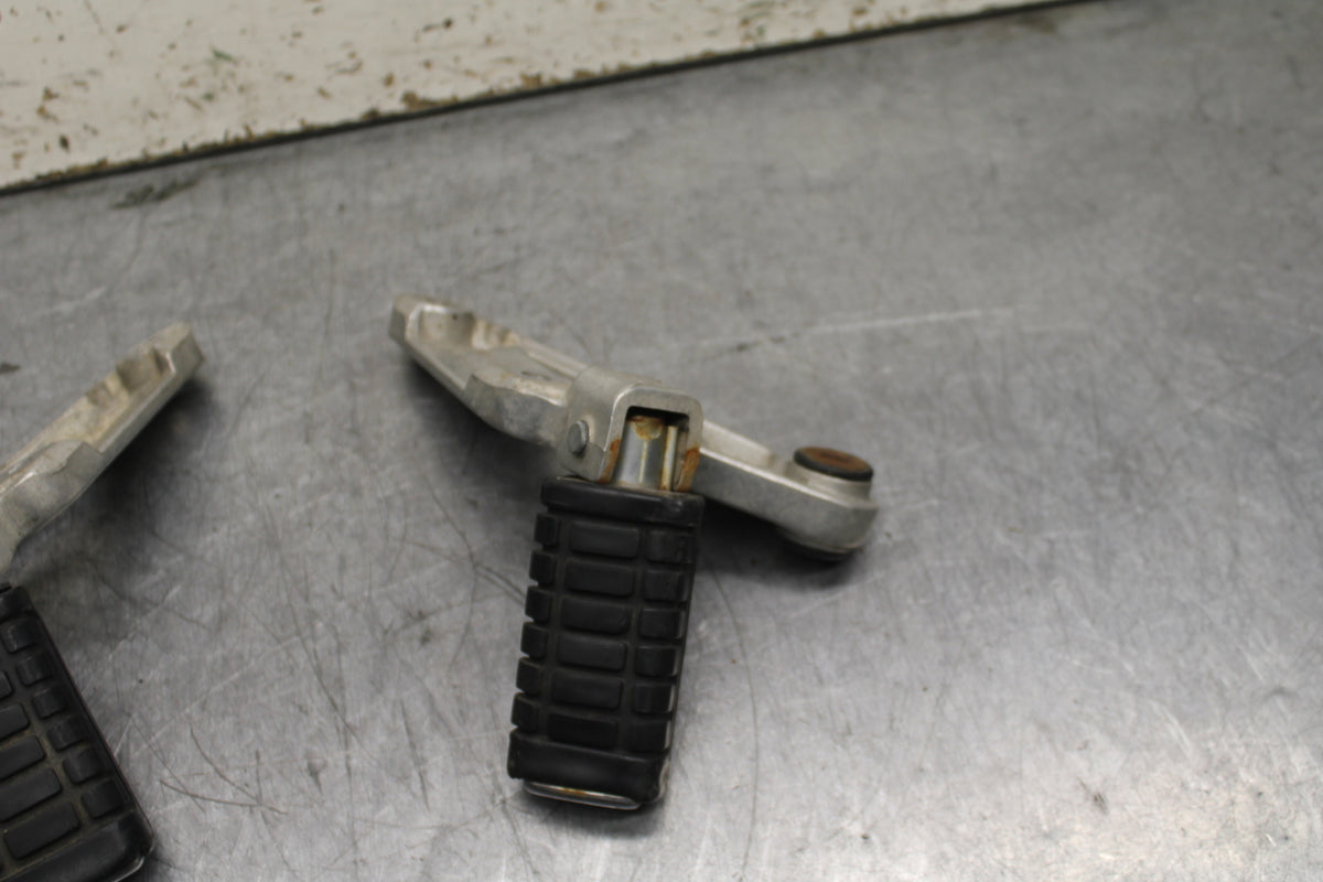 82-83 HONDA V45 MAGNA REAR PASSENGER FOOT STEP PEG BB107