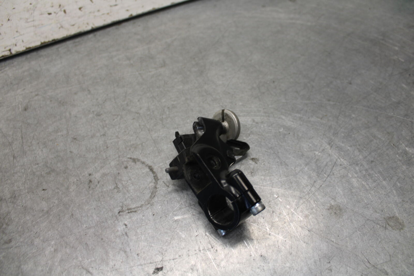 13-18 KAWASAKI NINJA ZX6R CLUTCH LEVER PERCH MOUNT BRACKET BB682