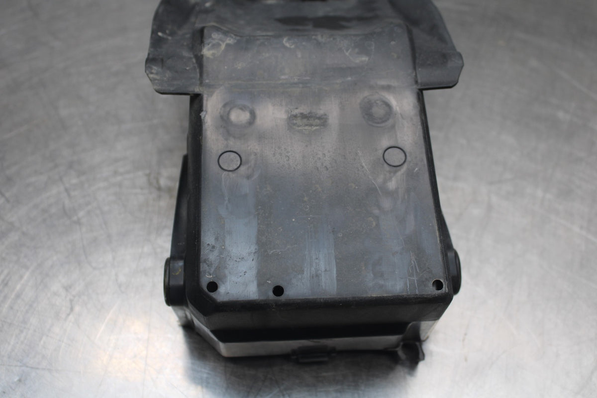 22-25 YAMAHA YZF R7 REAR BACK TAIL UNDERTAIL BATTERY TRAY PLASTIC BB850