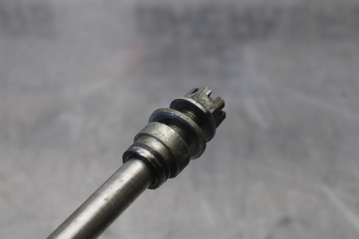 81 YAMAHA MAXIM 550 XJ550 FRONT WHEEL RIM AXLE PIVOT BOLT BB866