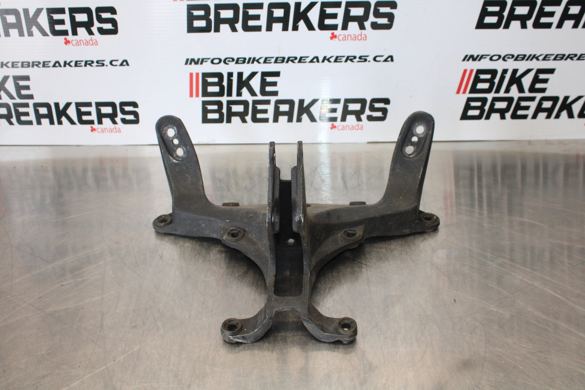 07-08 YAMAHA YZF R1 UPPER FAIRING MIRROR GAUGES STAY BRACKET BB160