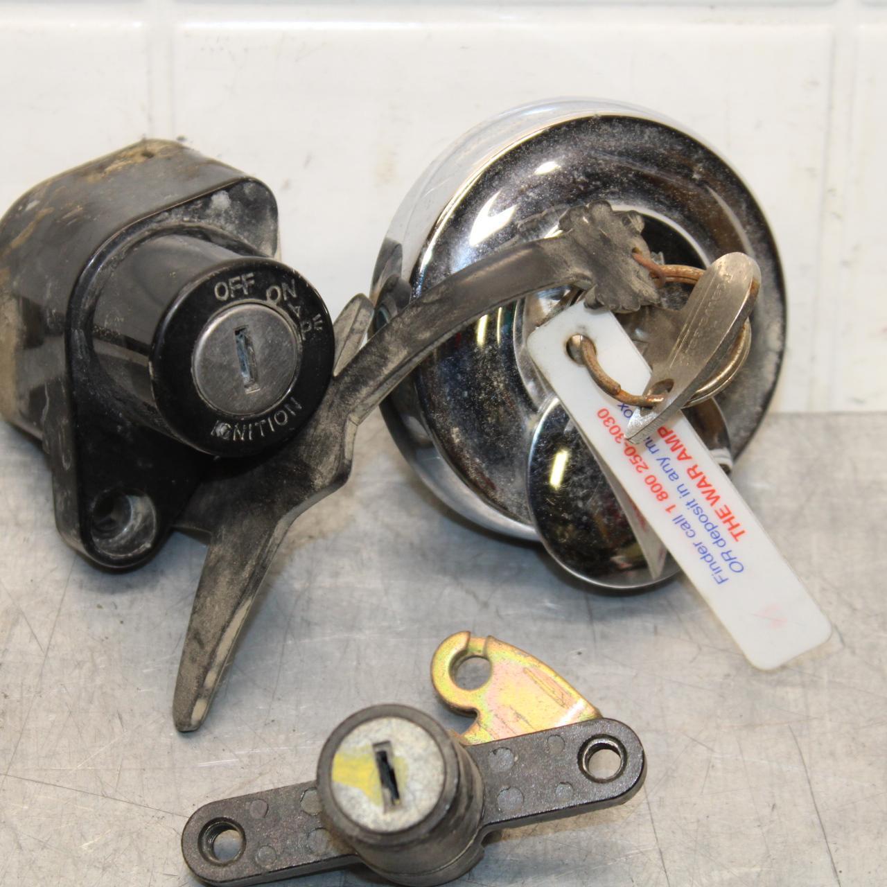 2006 Kawasaki Vulcan 900 VN900B Classic IGNITION LOCK KEY SET W/ GAS CAP  BB585