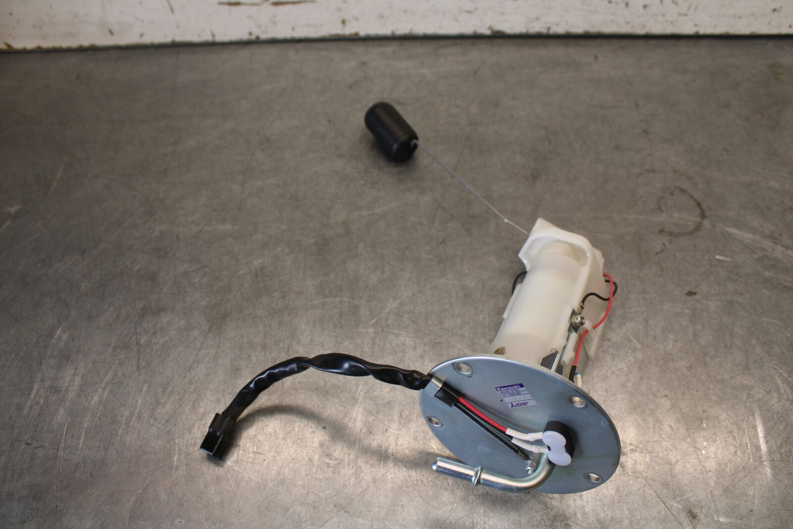 18-23 KAWASAKI NINJA 400 FUEL PUMP GAS PETROL SENDER UNIT  BB679