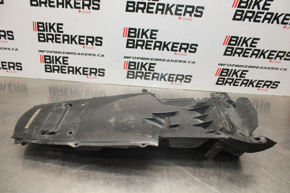 04-05 SUZUKI GSXR600 REAR BACK TAIL UNDERTAIL BATTERY TRAY PLASTIC BB792