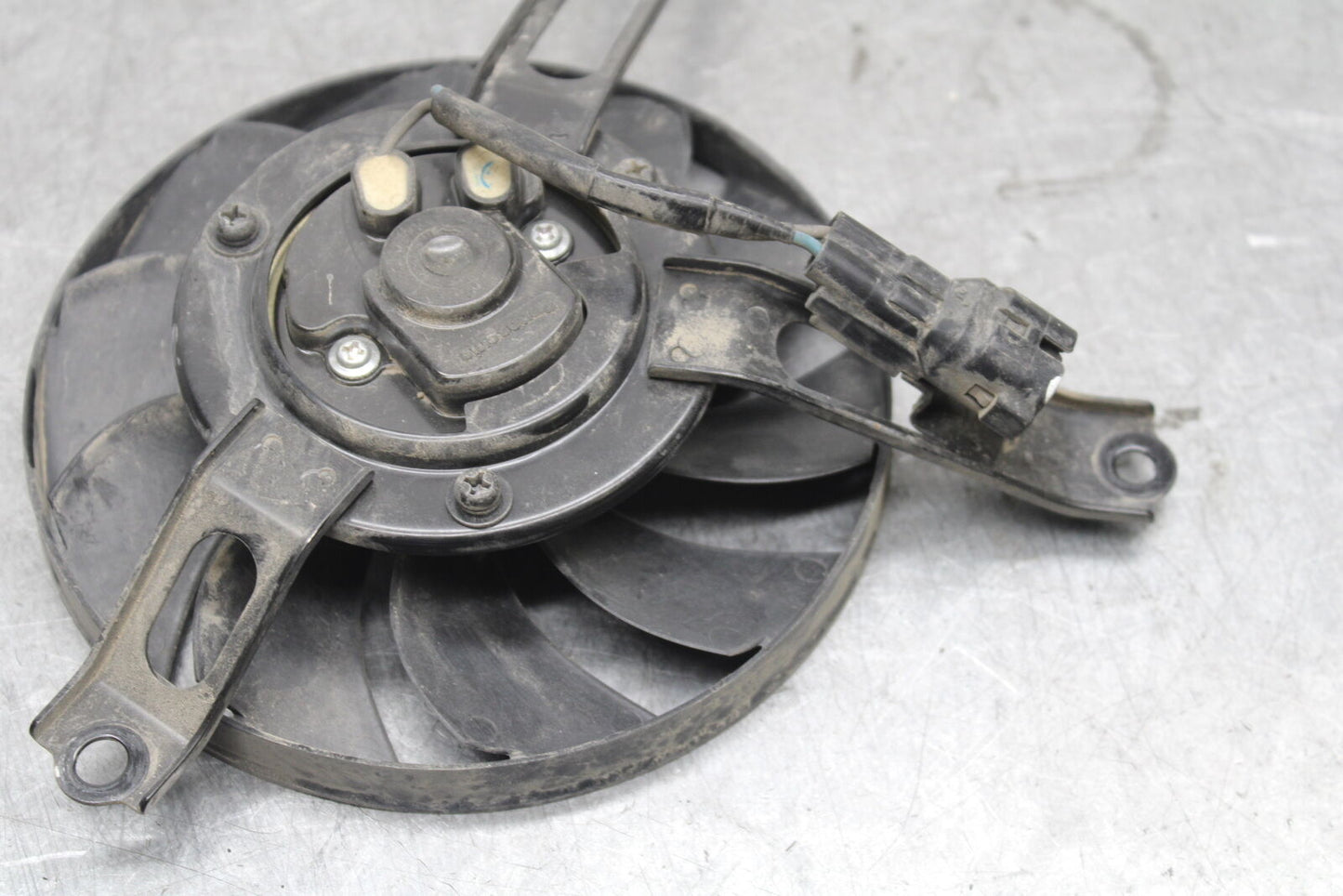 17-21 HONDA CBR1000RR SP LEFT ENGINE RADIATOR COOLING FAN MOTOR BB681