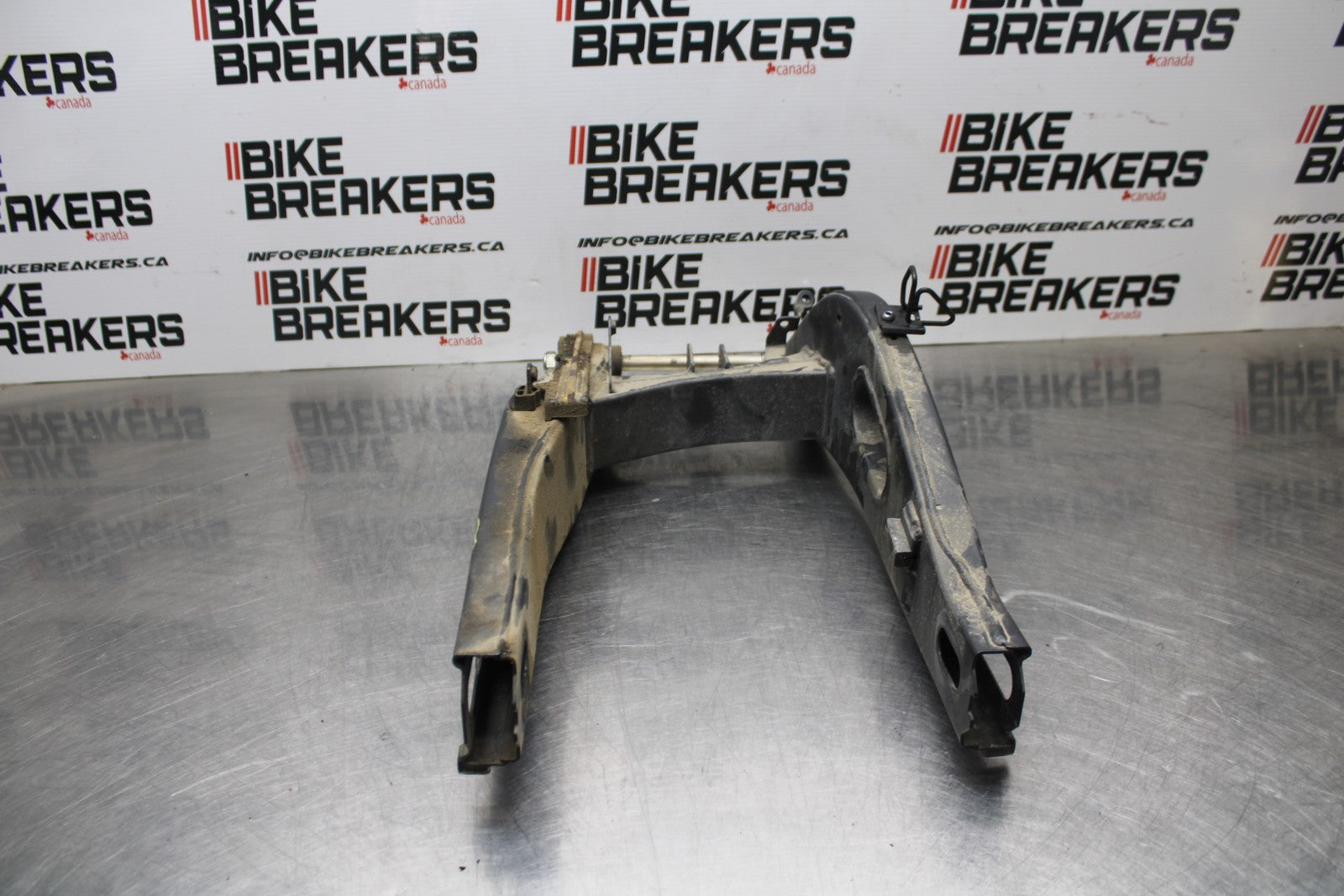 22-25 YAMAHA YZF R7 REAR SWINGARM BACK SUSPENSION SWING ARM BEB-22110-01-P0 BB76