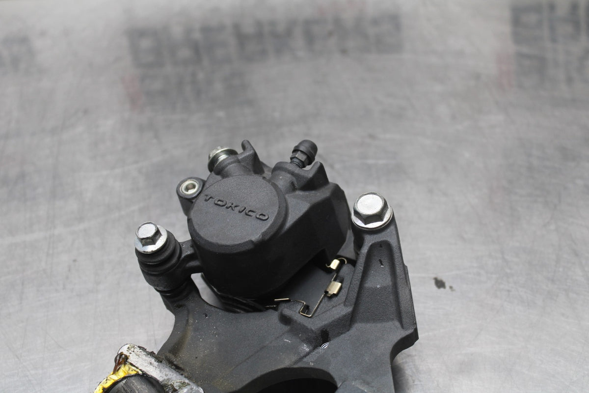 08-10 SUZUKI GSXR 600 REAR BACK BRAKE CALIPER W MOUNT BRACKET BB765