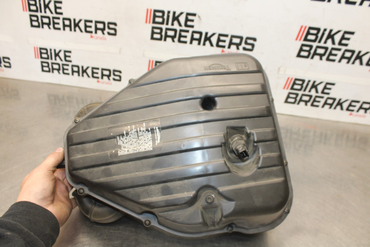05-08 TRIUMPH SPEED TRIPLE 1050 AIRBOX AIR INTAKE FILTER BOX BB933