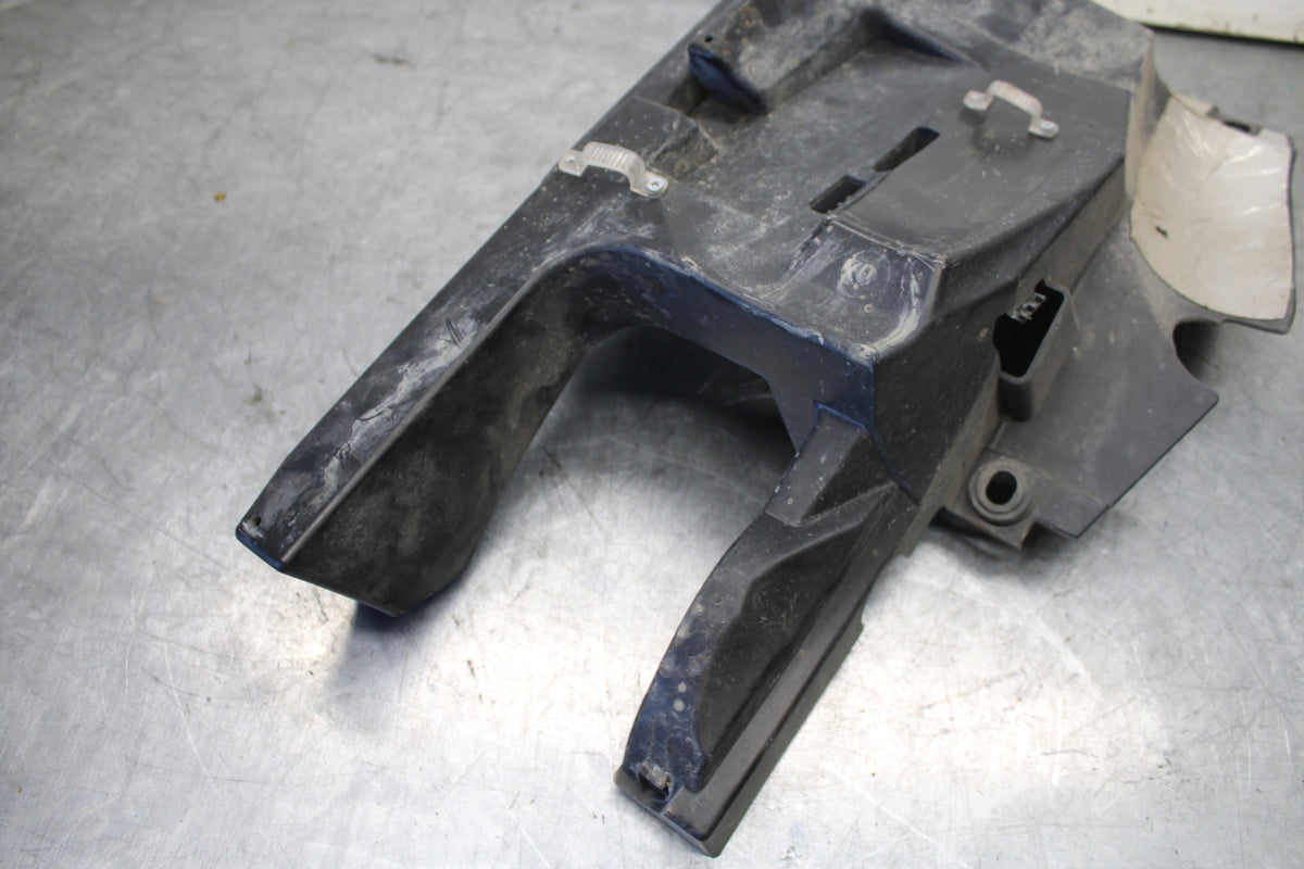 07-09 YAMAHA FZ6 REAR BACK TAIL UNDERTAIL BATTERY TRAY PLASTIC BB713