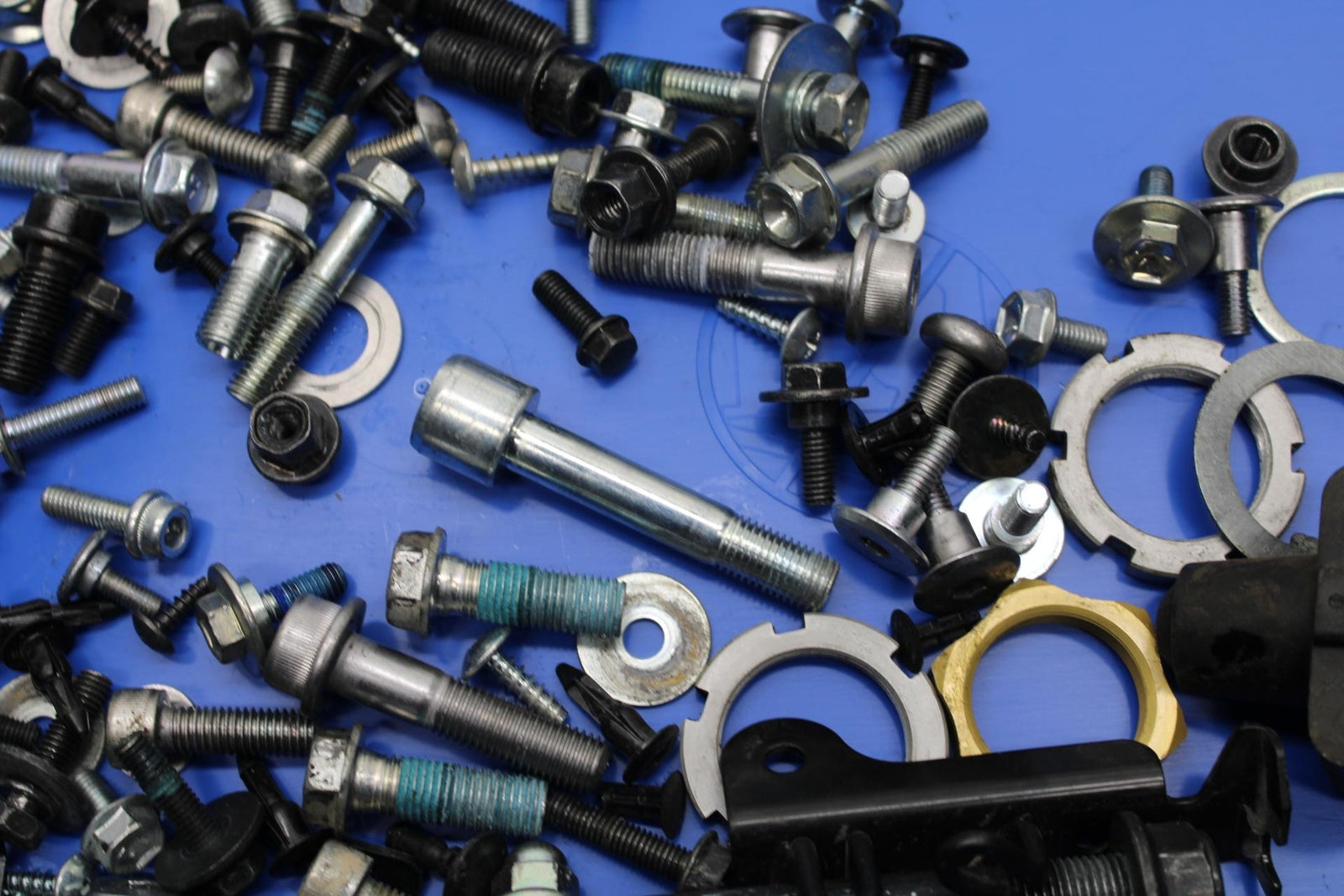 20 SUZUKI GSXR 1000 MISCELLANEOS BOLTS HARDWARE MOTOR SCREWS BB597