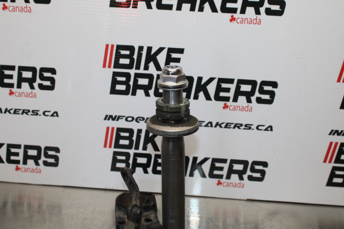 04 YAMAHA ROAD STAR XV1700A FRONT FORKS CLAMP LOWER TRIPLE TREE STEM BB155