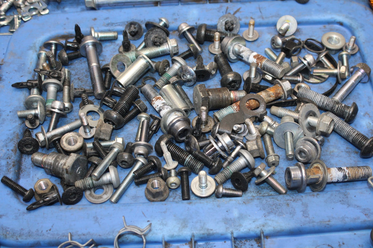 15-17 YAMAHA FJ09 MOUNTING BOLTS HARDWARE SCREWS BB906