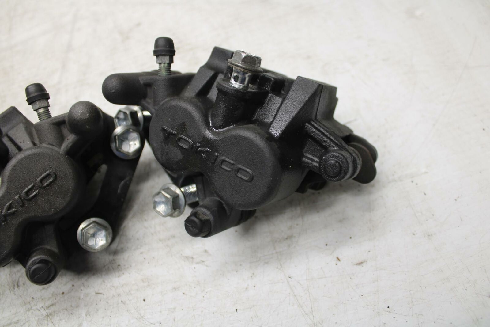 15-16 SUZUKI GSXS750 RIGHT LEFT FRONT BRAKE CALIPER SET PAIR CALIPERS BB374