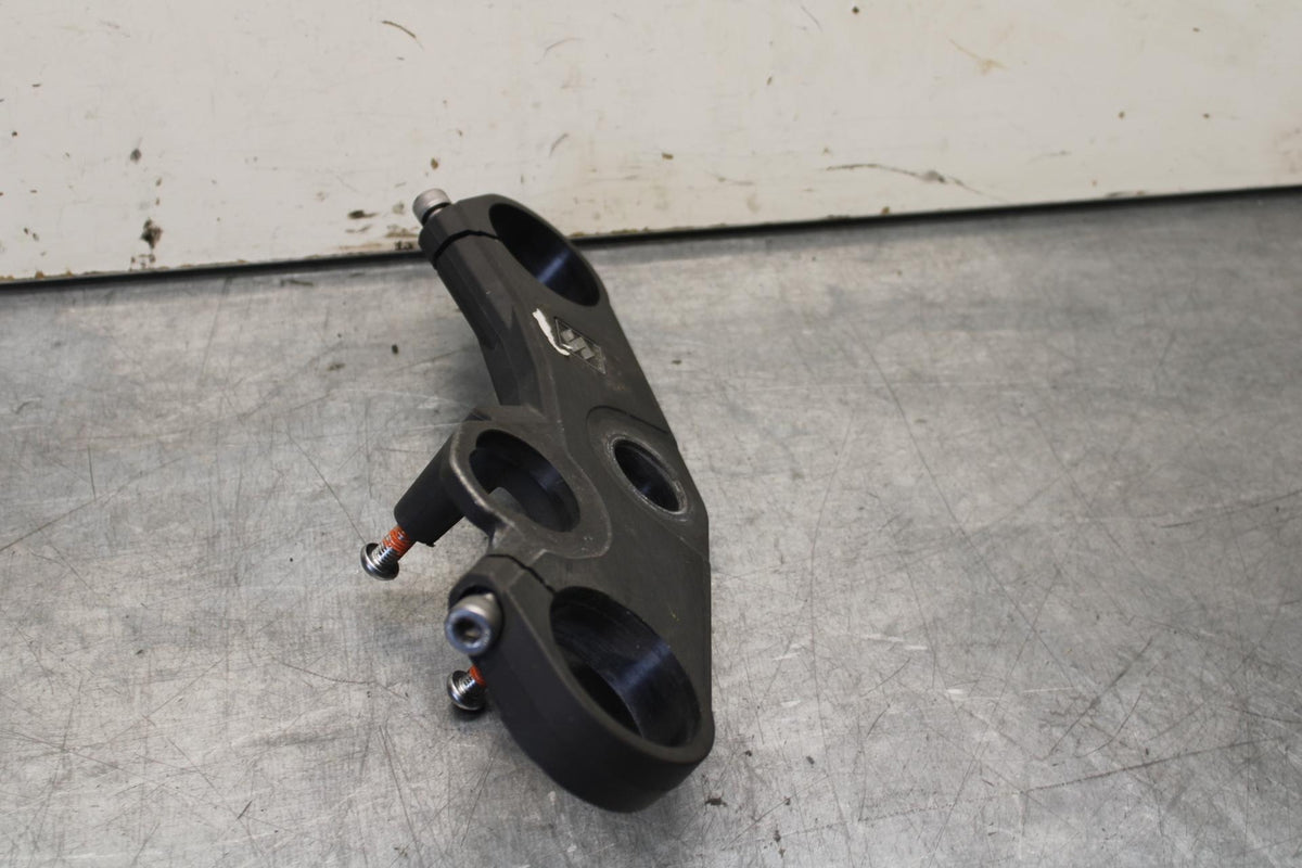 06-07 SUZUKI GSXR750 FORKS UPPER TRIPLE TREE CLAMP 51311-01H00 BB613