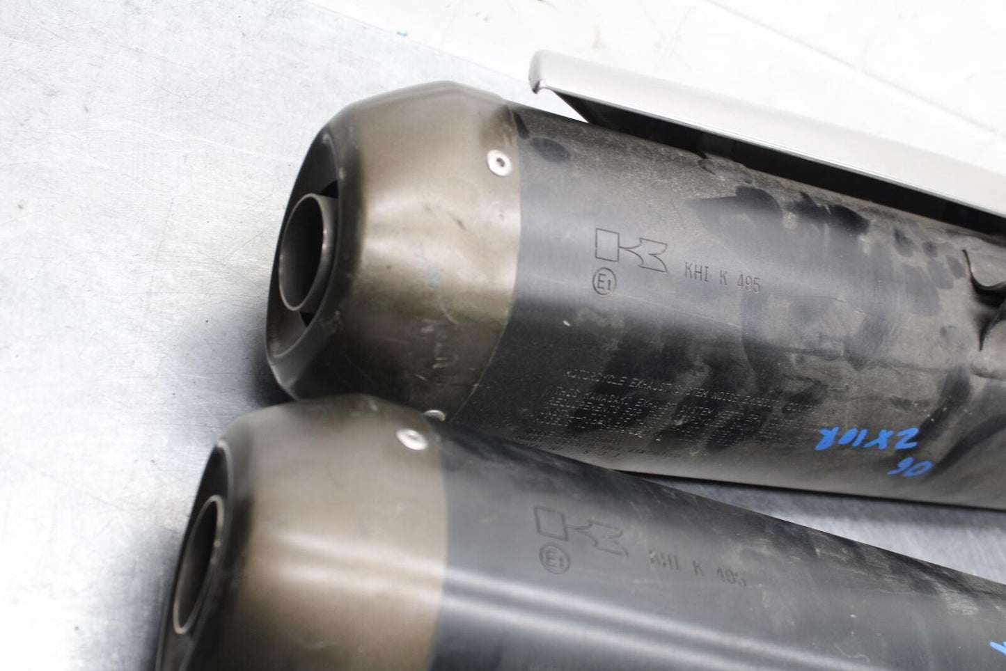 2006 Kawasaki Ninja ZX10R EXHAUST PIPE MUFFLER SLIP ON CAN SILENCER BB581