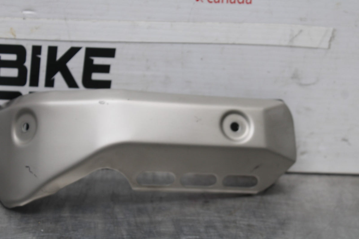23-24 YAMAHA MT-07 REAR BACK MUFFLER EXHAUST PIPE COVER HEAT SHIELD GUARD BB927