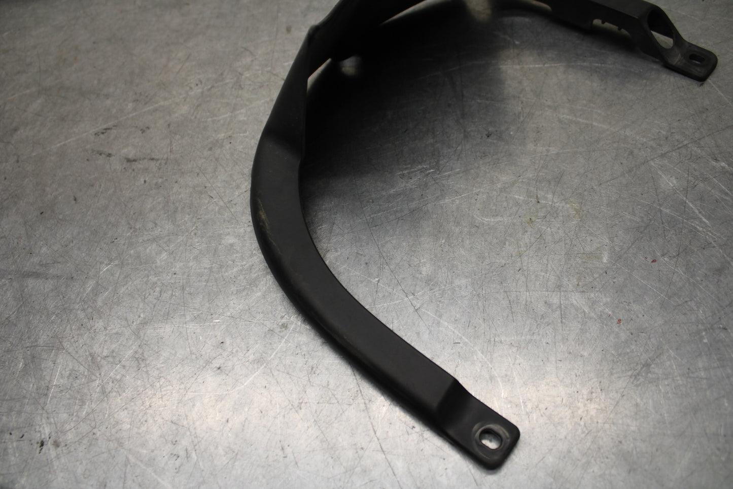 16 KAWASAKI NINJA ZX10R REAR BACK WHEEL TIRE HUGGER FENDER 35023-0188  BB650