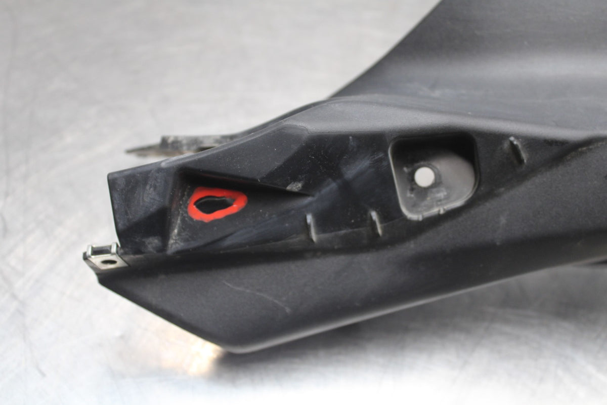 22-25 YAMAHA YZF R7 LEFT REAR BACK TAIL INNER FAIRING COWL SHROUD BB850