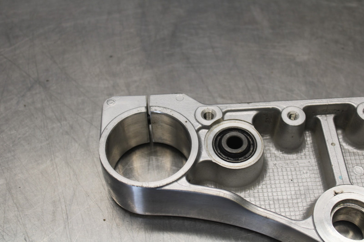 07 SUZUKI BOULEVARD M50 FORKS UPPER TRIPLE TREE CLAMP BB897