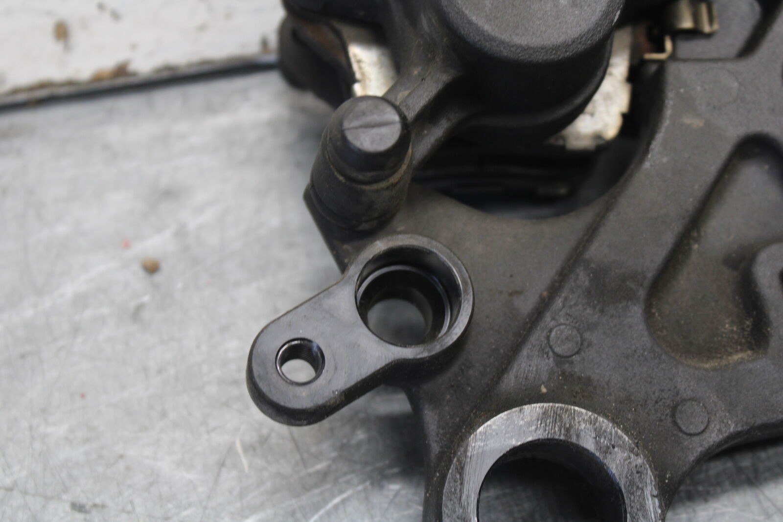 13-18 KAWASAKI NINJA ZX6R REAR BACK BRAKE CALIPER W MOUNT BRACKET BB682