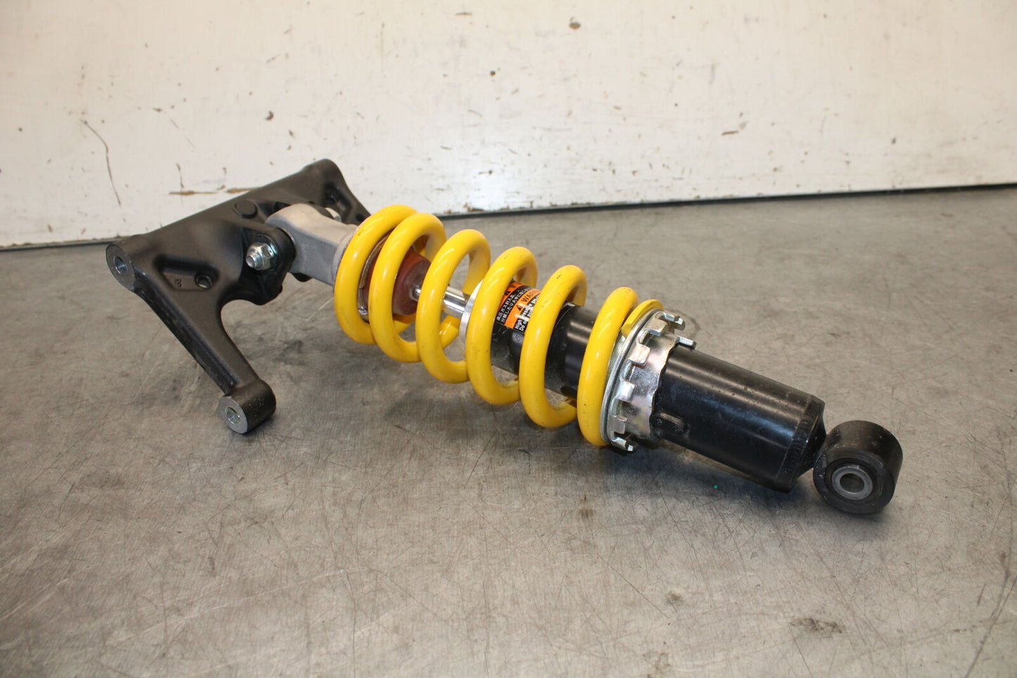 22-24 YAMAHA XSR900 REAR BACK SHOCK ABSORBER SUSPENSION BB683