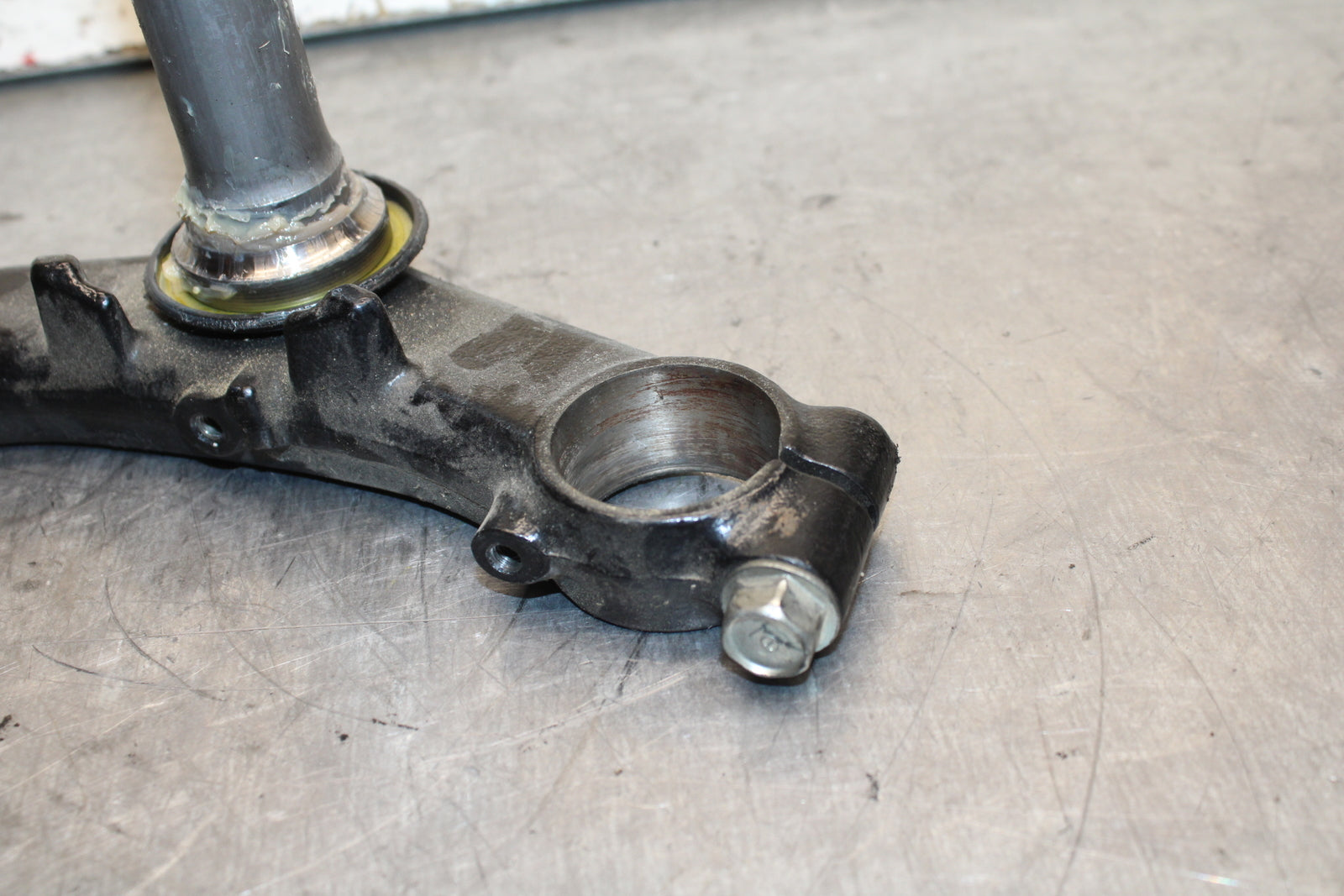 15-16 HONDA CB300F FRONT FORKS CLAMP LOWER TRIPLE TREE STEM BB740