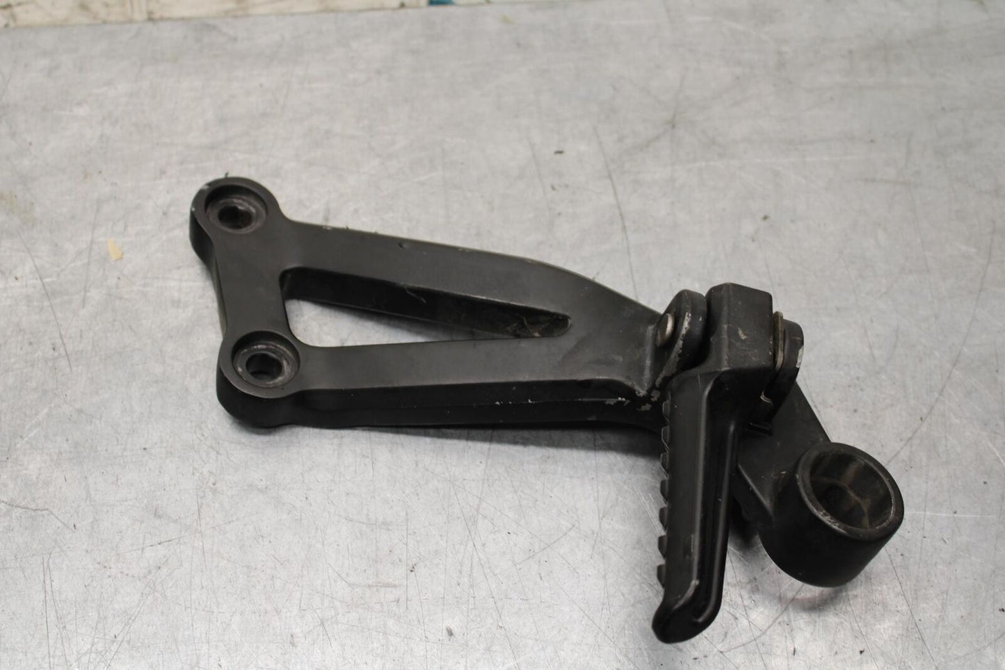2000 Kawasaki Ninja ZX12R ZX1200A RIGHT REAR BACK PASSENGER PEG 34028-1481 BB565
