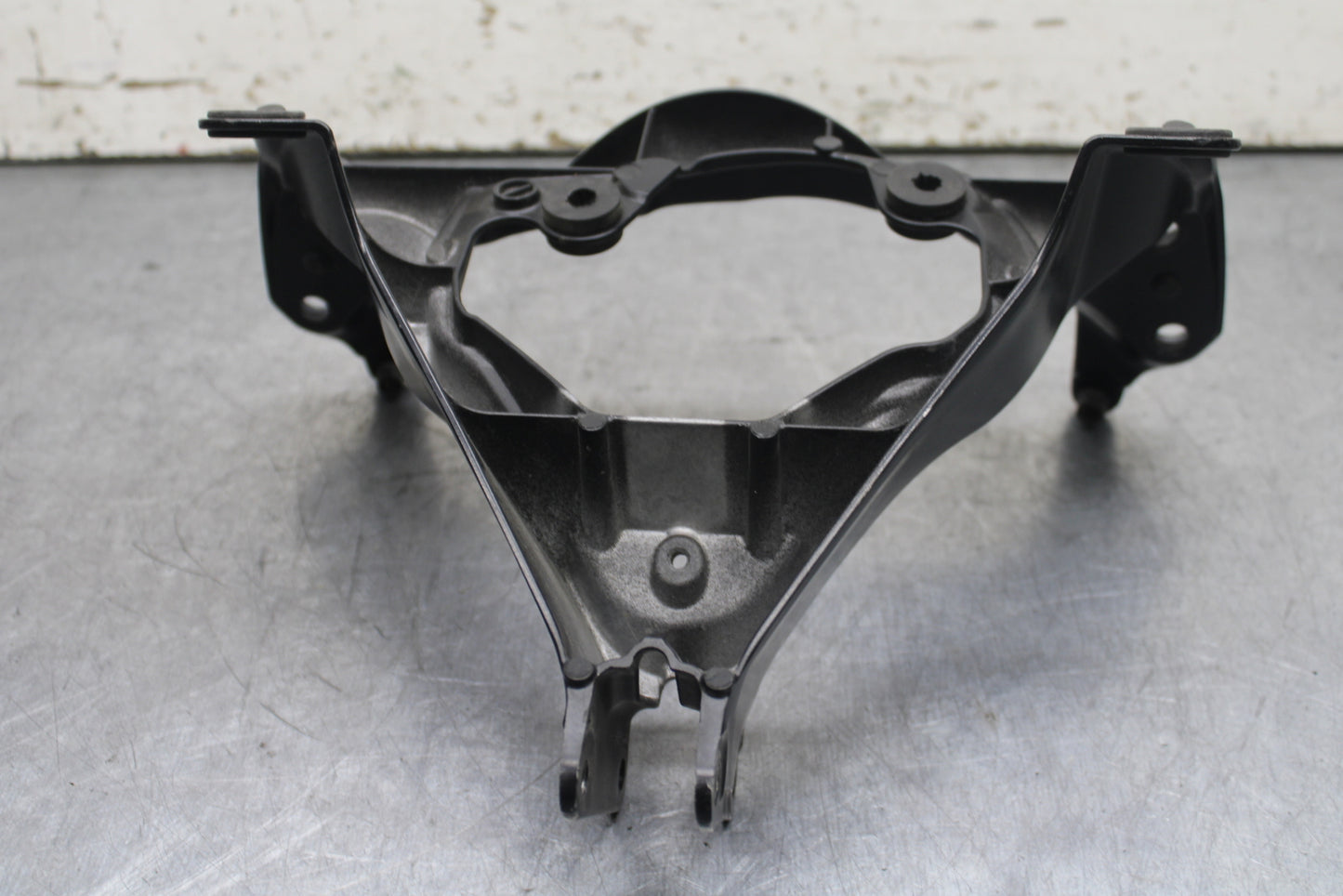 06-07 SUZUKI GSXR750 OEM UPPER FAIRING MIRROR GAUGES STAY BRACKET BB110