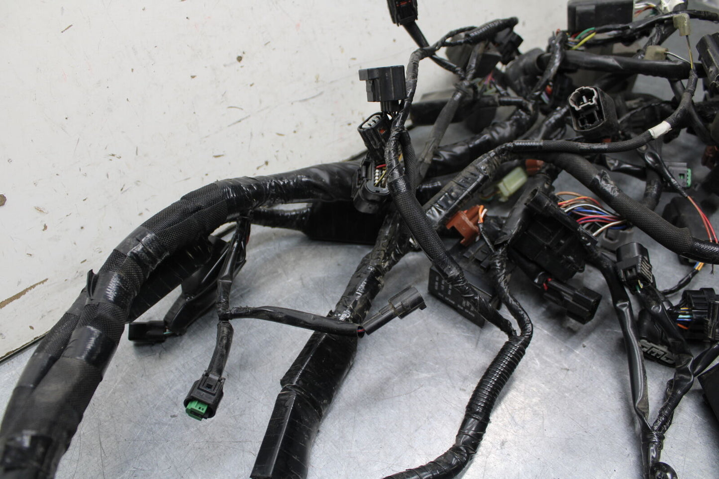 16 KAWASAKI NINJA ZX10R MAIN ENGINE WIRING HARNESS 26031-2117  BB650