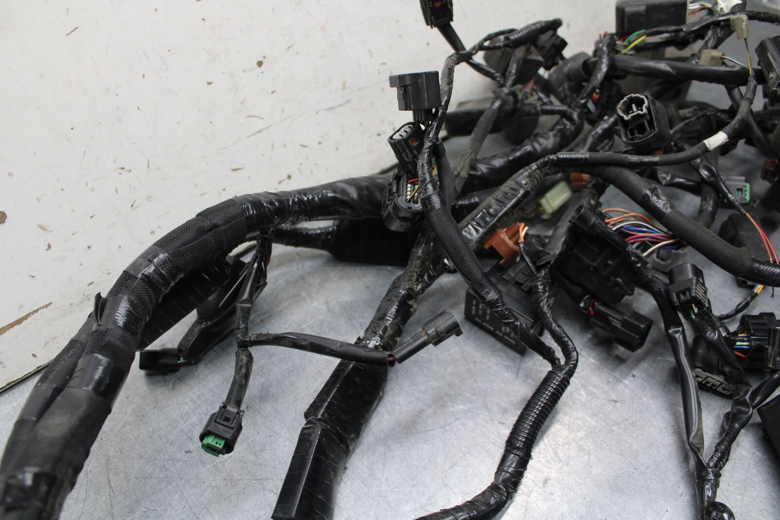 16 KAWASAKI NINJA ZX10R MAIN ENGINE WIRING HARNESS 26031-2117  BB650