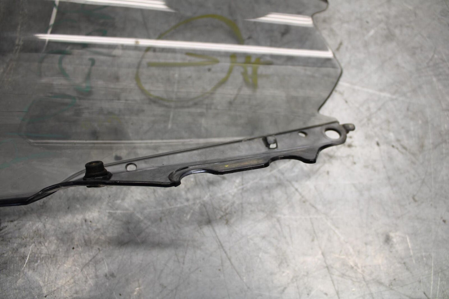 2015 Yamaha YZF R3 FRONT WINDSHIELD WINDSCREEN  1WD-F8381-00-00 BB526