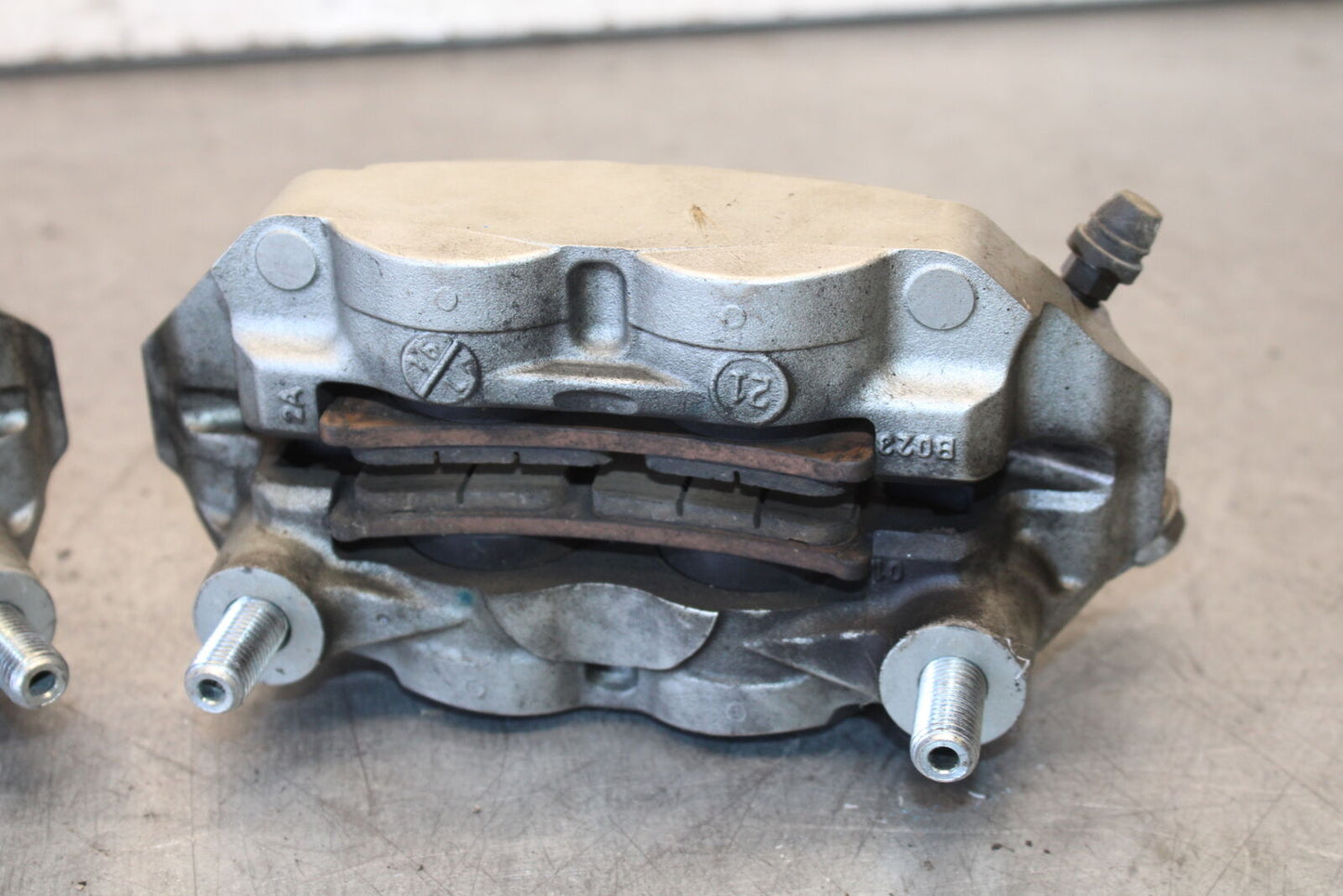 11-24 SUZUKI GSXR750 RIGHT LEFT FRONT BRAKE CALIPER SET PAIR CALIPERS  BB687