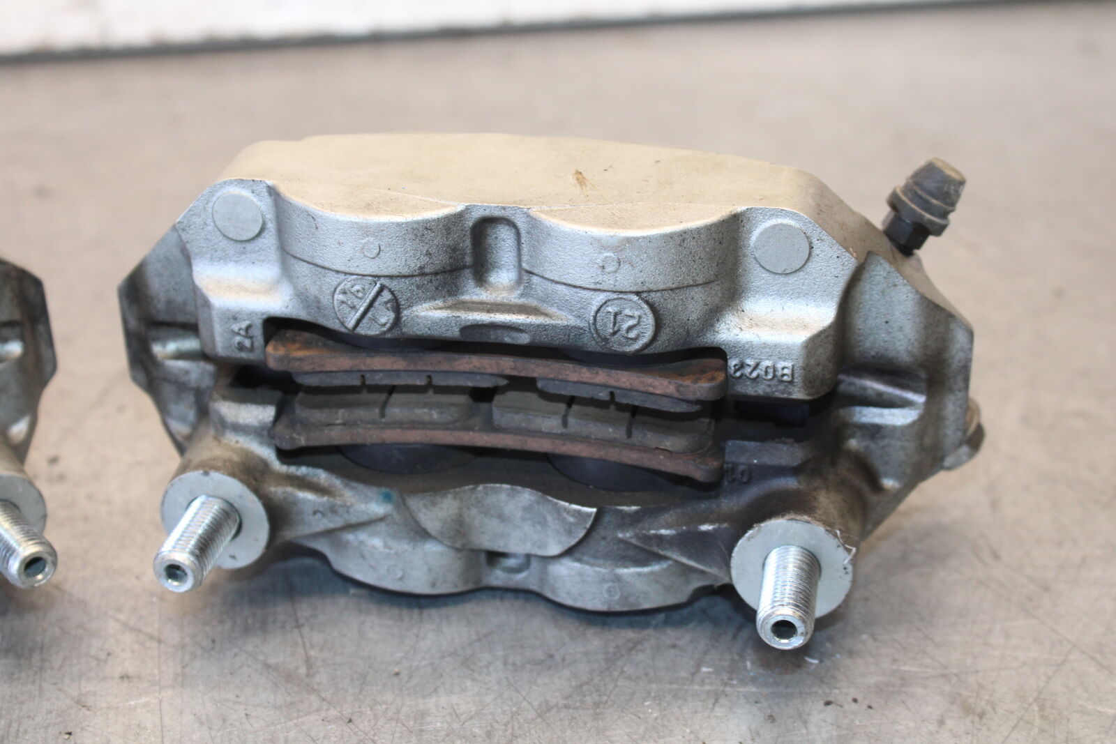 11-24 SUZUKI GSXR750 RIGHT LEFT FRONT BRAKE CALIPER SET PAIR CALIPERS  BB687
