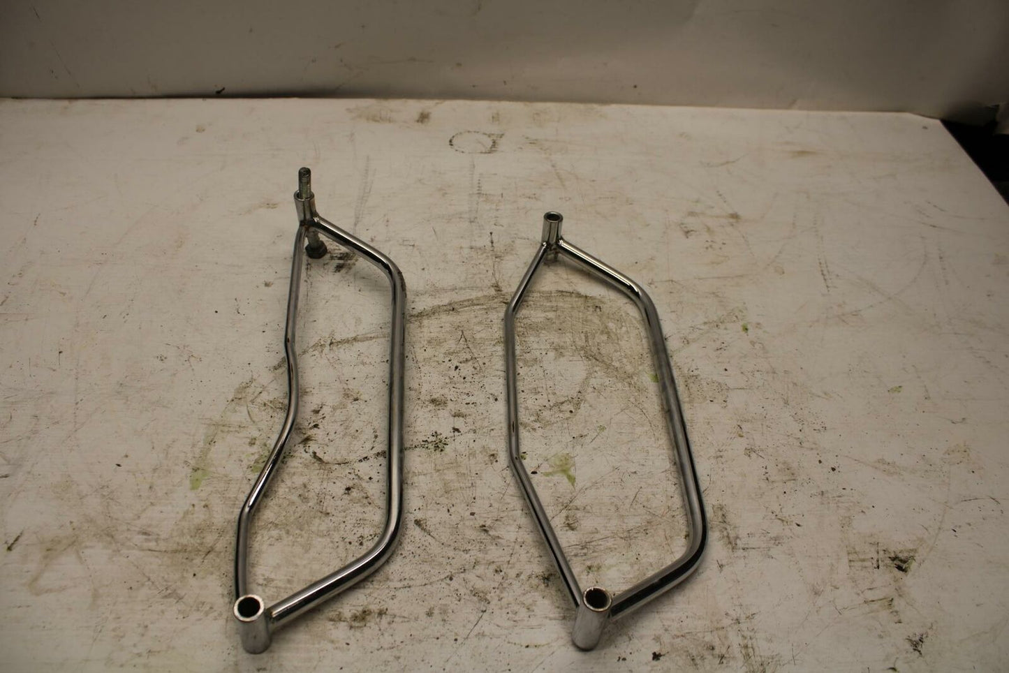 06 HONDA SHADOW 750 VT750C SADDLEBAG CASE MOUNTING BRACKET MOUNT BB352