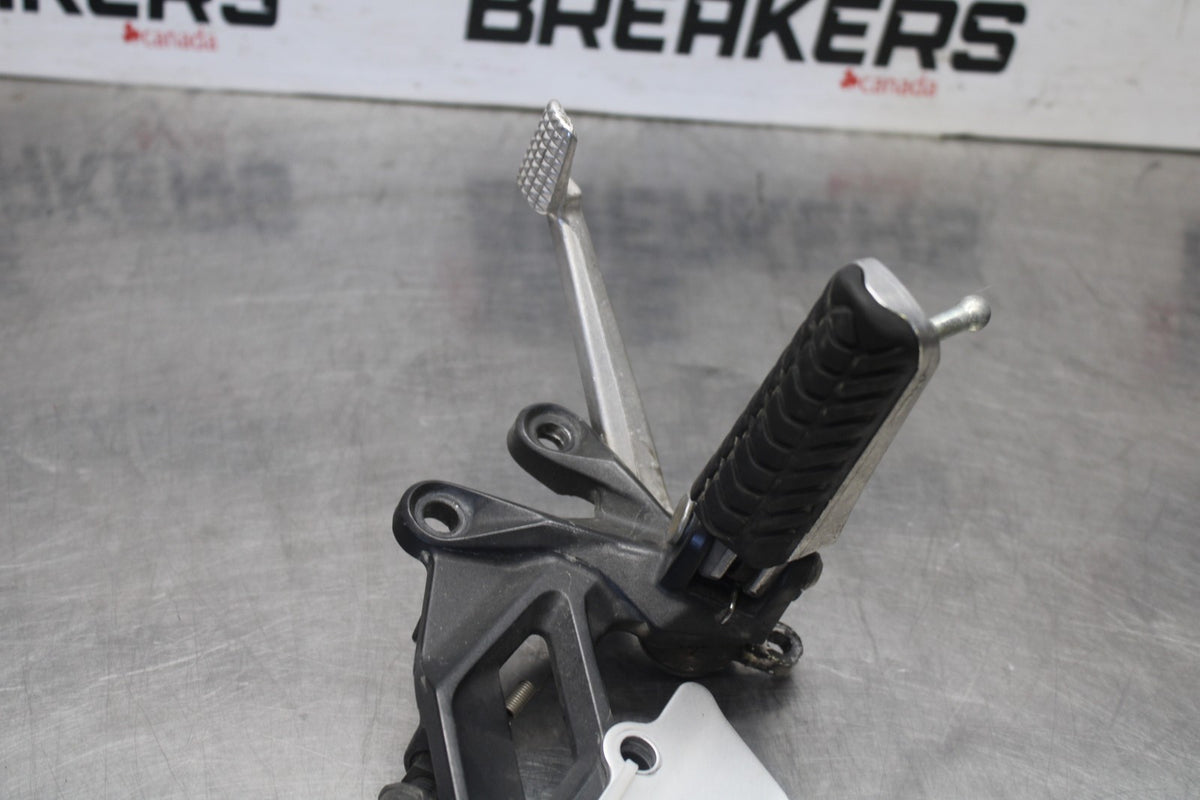 08-09 KAWASAKI NINJA ZX14R RIGHT REARSET REAR SET DRIVER FOOT PEG STOP BB932