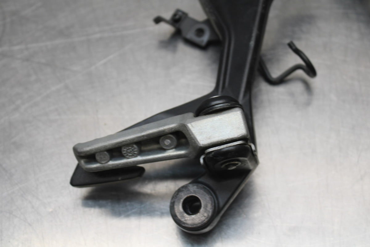24 KAWASAKI NINJA 500 ABS REAR BACK PASSENGER PEG SET PAIR BB818