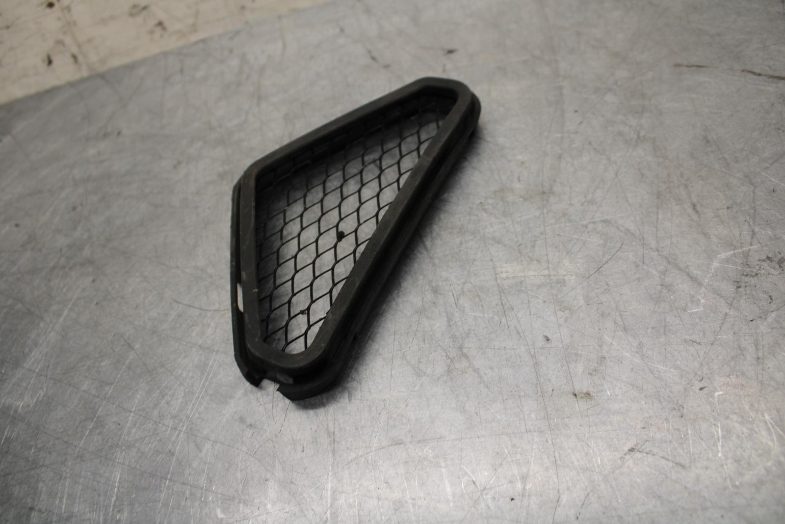 05-06 KAWASAKI NINJA ZX6R AIR INTAKE GRILL BB505