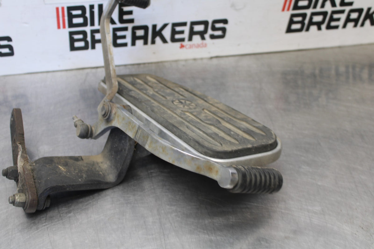 08 YAMAHA V STAR 1100 XVS1100AW CLASSIC LEFT FRONT FOOT REST PEG STEP BB916