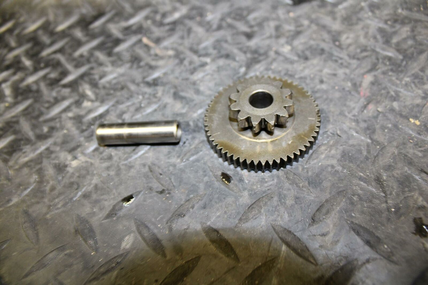 05-06 SUZUKI KATANA 750 GSX750F ENGINE MOTOR IDLER IDLING GEAR bb166