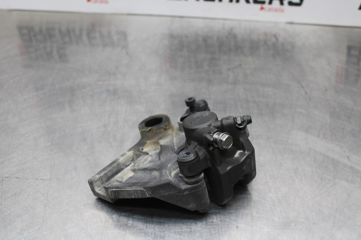 19-23 KAWASAKI NINJA ZX6R REAR BACK BRAKE CALIPER W MOUNT BRACKET BB188