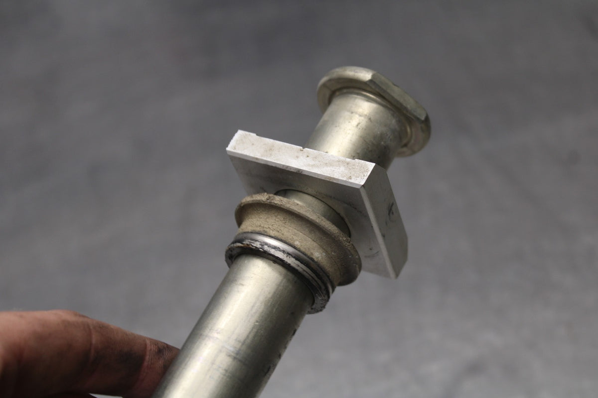 08 KAWASAKI ZX6R REAR AXLE BACK WHEEL RIM PIVOT BOLT AXEL BB896